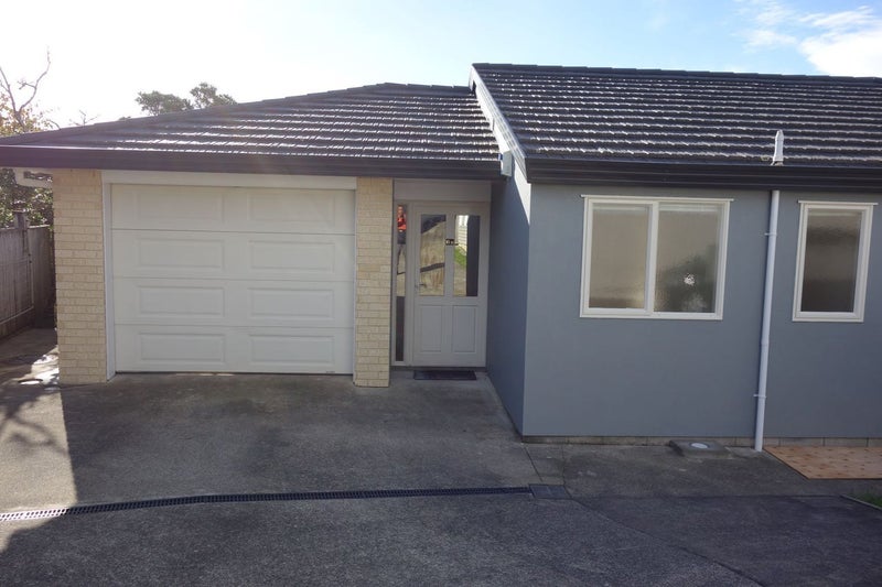 6B Kinapori Terrace, Newlands, Wellington - Carousel 2