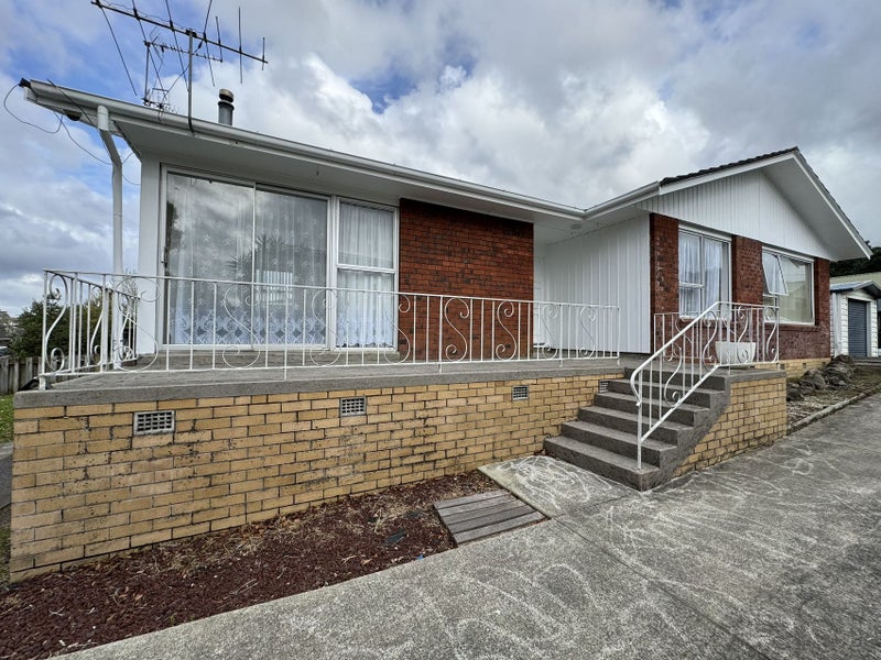 1/56 Cockayne Crescent, Sunnynook, Auckland - Carousel 1