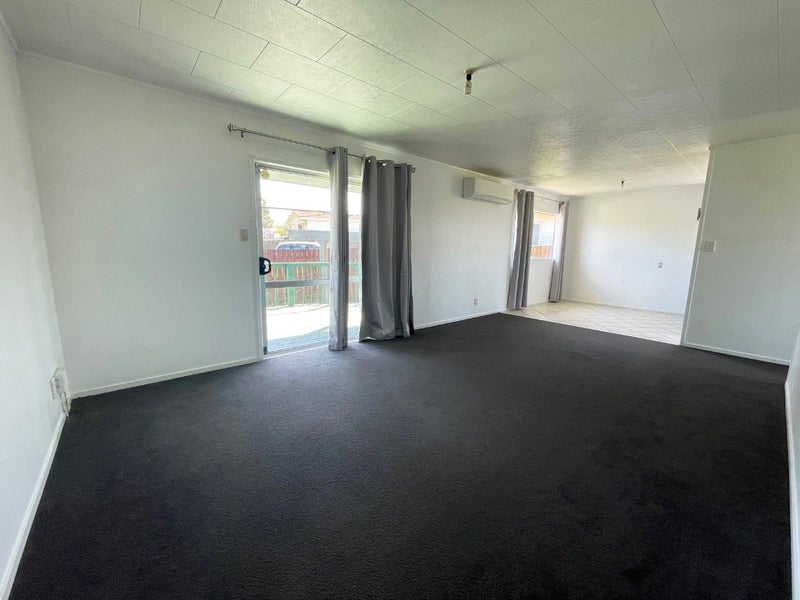 36 Secretariat Place, Randwick Park, Auckland - Carousel 2