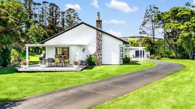 286 Muriwai Valley Road, Waimauku - Carousel 1