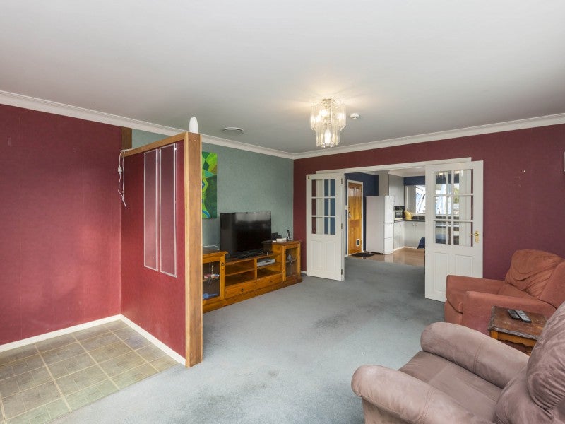 53 Hillside Drive, Maoribank, Upper Hutt - Carousel 2
