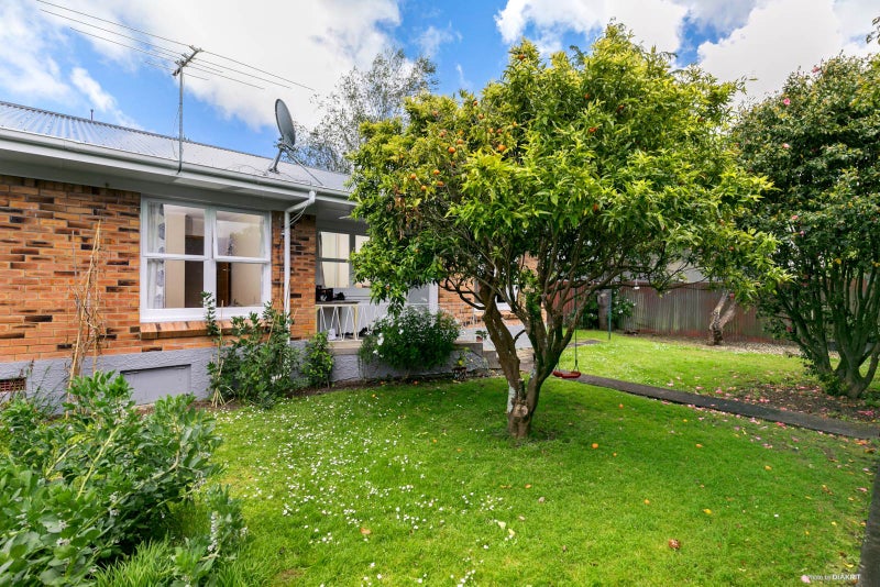 3/12 Wainui Avenue, Point Chevalier, Auckland - Carousel 2