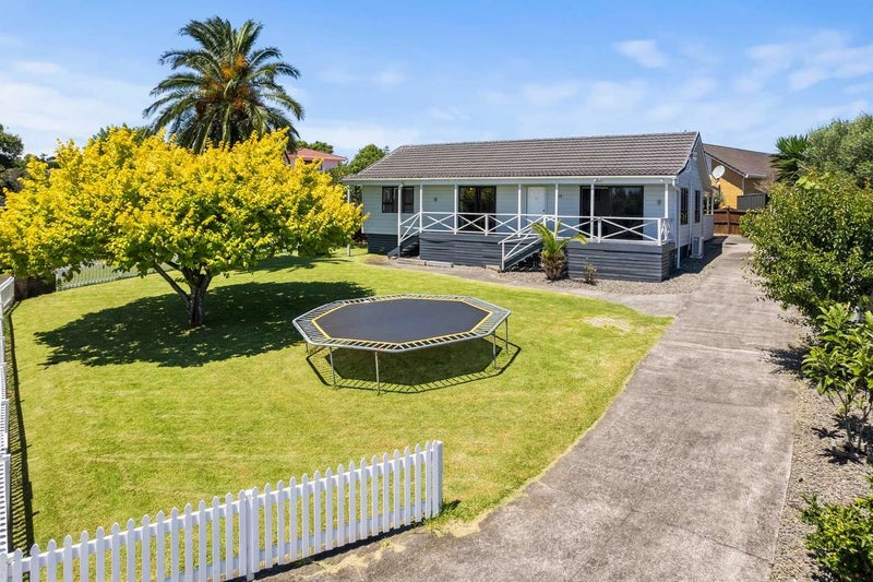 29 Sheralee Place, Bucklands Beach, Auckland - Carousel 1