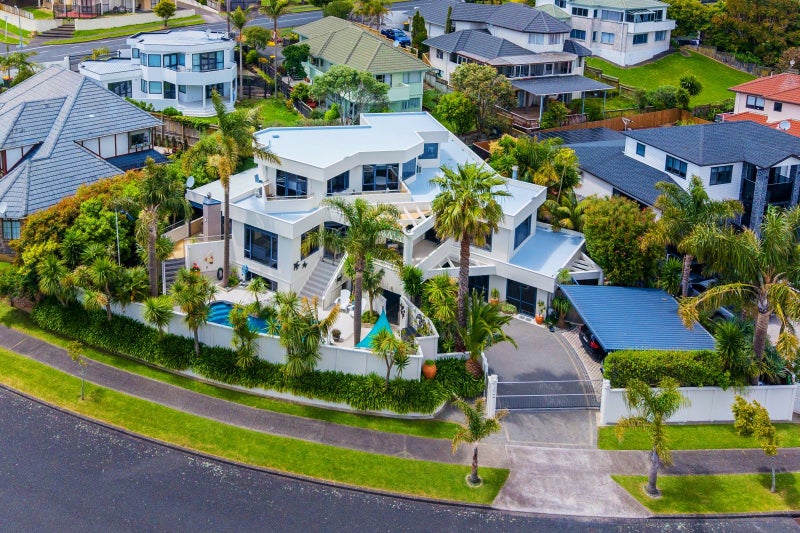 6 Ribbonwood Crescent, Goodwood Heights, Auckland - Carousel 1