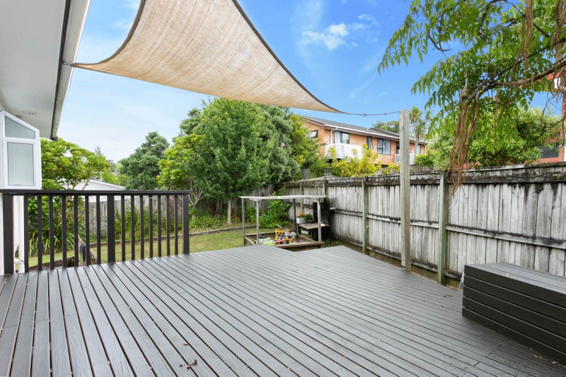 11 Worthington Place, West Harbour, Auckland - Carousel 2