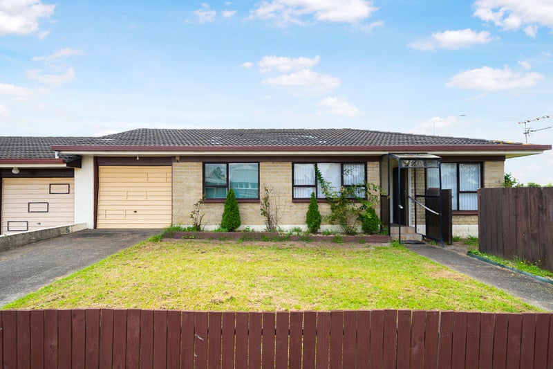 1/1 Wattle Street, New Lynn, Auckland - Carousel 1