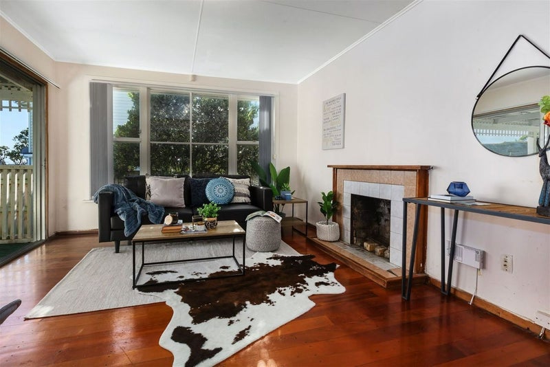 11 D'Urville Street, Cannons Creek, Porirua - Carousel 2