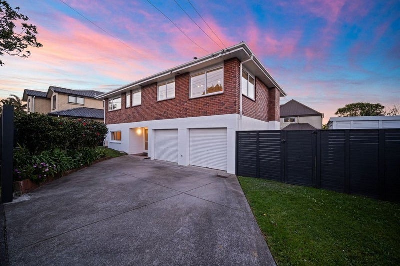 6B Tui Street, Point Chevalier, Auckland - Carousel 1