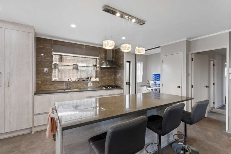 5 Kepler Place, Clover Park, Auckland - Carousel 1