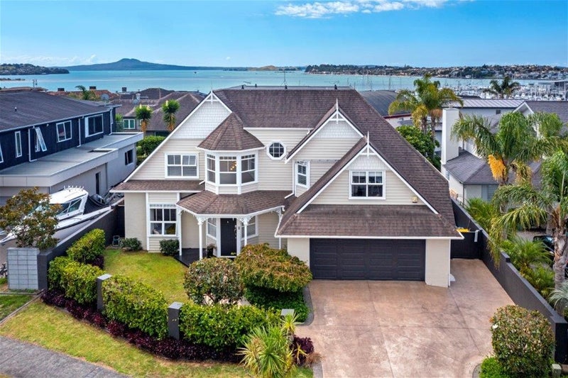 13 Compass Point Way, Half Moon Bay, Auckland - Carousel 1