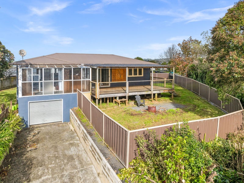 13 Mcinnes Avenue, Kamo, Whangarei - Carousel 1