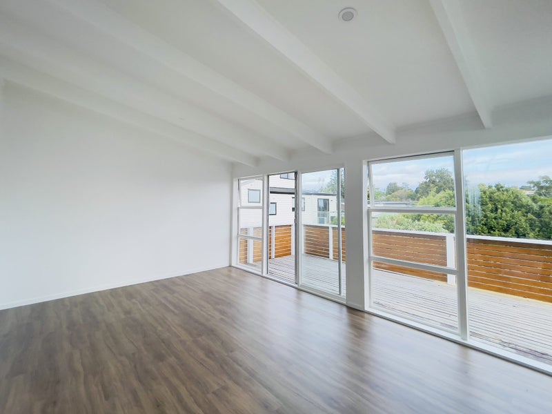 18A Sylvan Crescent, Te Atatu South, Auckland - Carousel 2