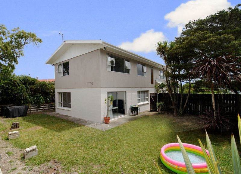 81 Colwill Road, Massey, Auckland - Carousel 2