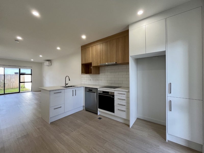 6/10 Orchard Street, Avondale, Auckland - Carousel 1