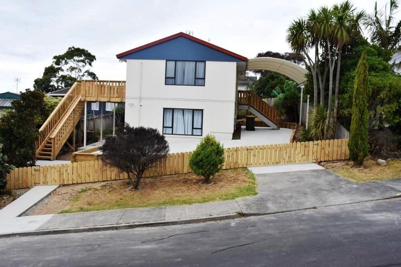 2B Grenadine Place, Unsworth Heights, Auckland - Carousel 2