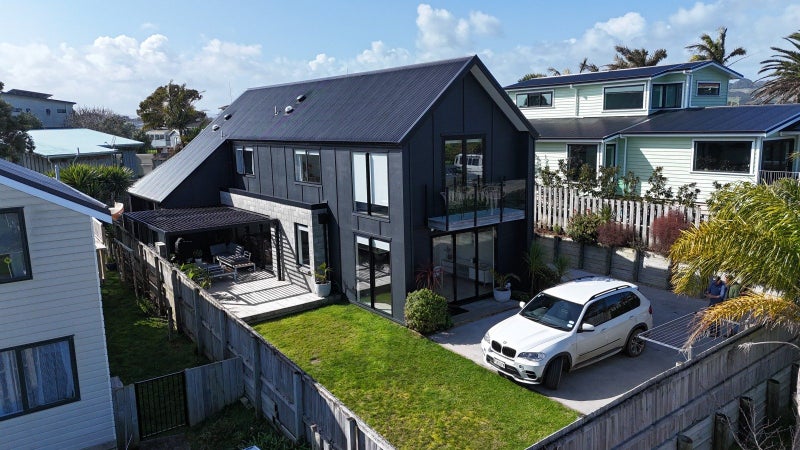 10A Tahuna Avenue, Raglan - Carousel 1