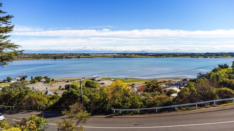 14 St Andrews Hill Road, Mount Pleasant, Christchurch - Carousel 2