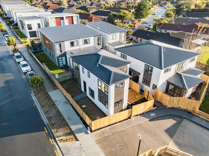 32 Tapuwae Way, Māngere Bridge, Auckland - Carousel 1