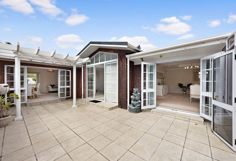 1 Holly Way, Sunnyhills, Auckland - Carousel 1