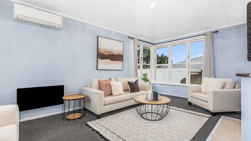 12 Cornwall Crescent, Cannons Creek, Porirua - Carousel 2