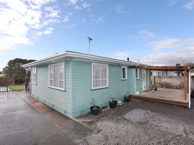 1291 Rangitikei Line, Newbury - Carousel 1