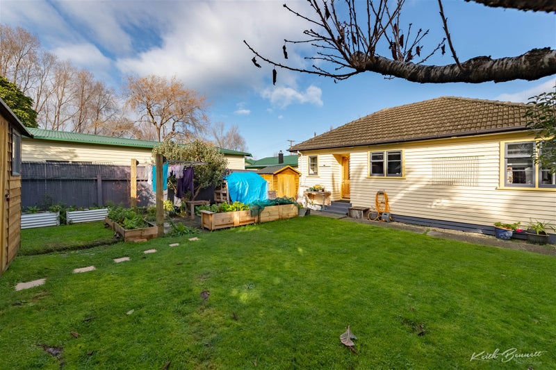 9 Charles Street, Belmont, Lower Hutt - Carousel 21