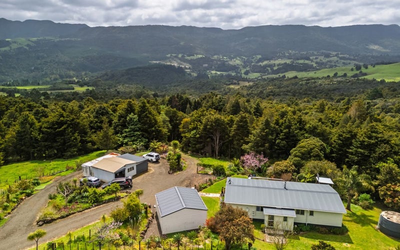 6754 State Highway 12, Waimamaku - Carousel 1