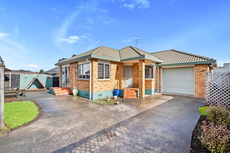2/11 Mangarata Avenue, Papatoetoe, Auckland - Carousel 1
