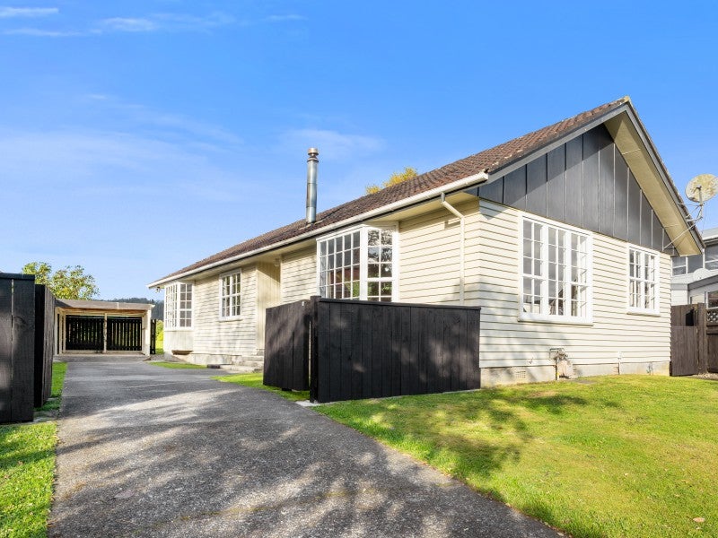 54 Brightwater Crescent, Totara Park, Upper Hutt - Carousel 1