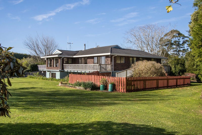 231 Rea Road, Katikati - Carousel 2