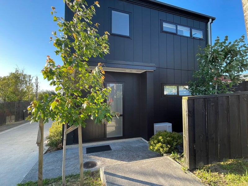 1/110 Kervil Avenue, Te Atatu Peninsula, Auckland - Carousel 1