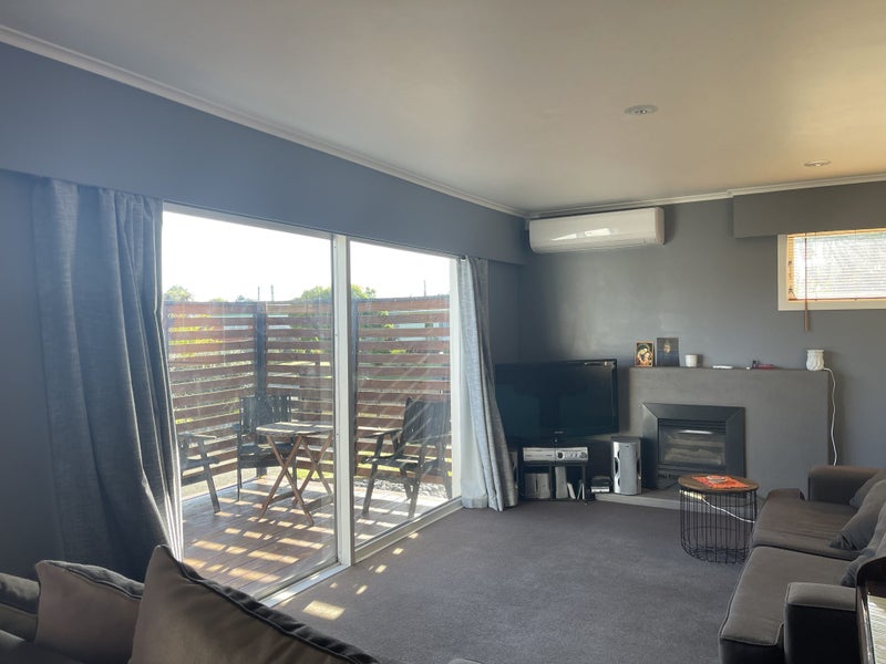 7 Deanwell Avenue, Deanwell, Hamilton - Carousel 2