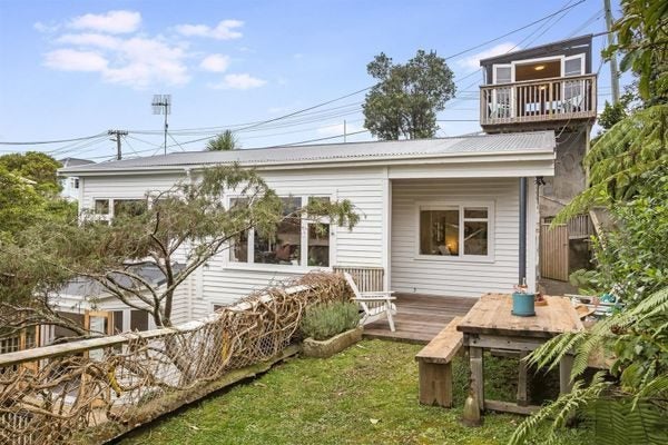 100 Farnham Street, Mornington, Wellington - Carousel 1