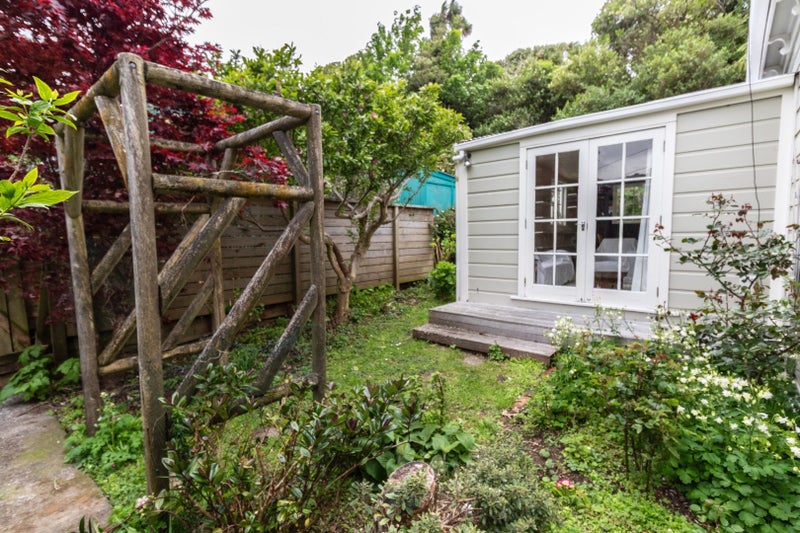 11 Levina Avenue, Aro Valley, Wellington - Carousel 25