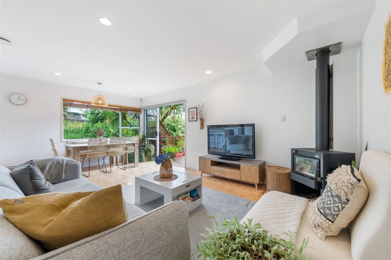 1/9 De Val Drive, Titirangi, Auckland - Carousel 2