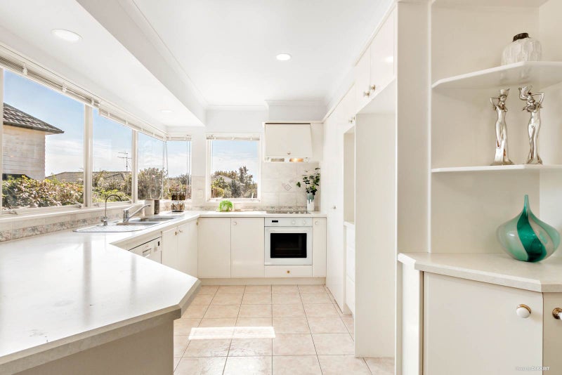 2/62 Orangewood Drive, Northpark, Auckland - Carousel 2