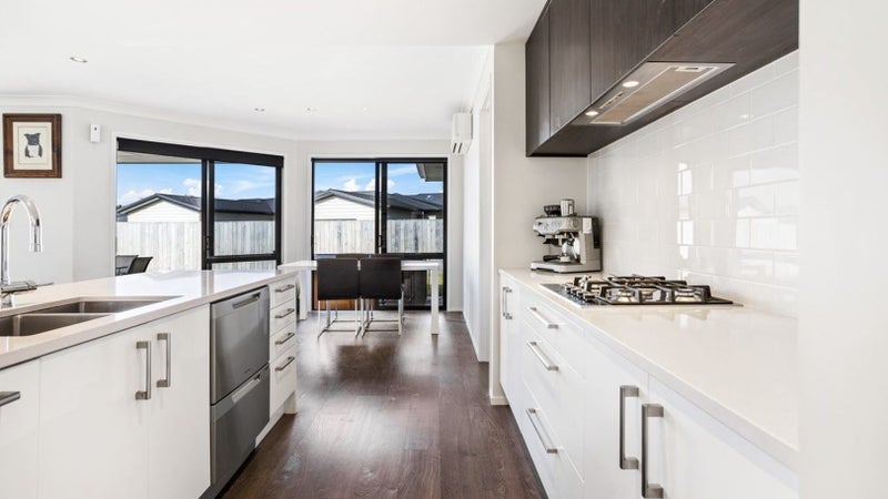 7 Hooton Drive, Huapai, Kumeu - Carousel 1