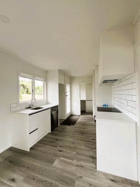 28 Wilsher Crescent, Henderson, Auckland - Carousel 2