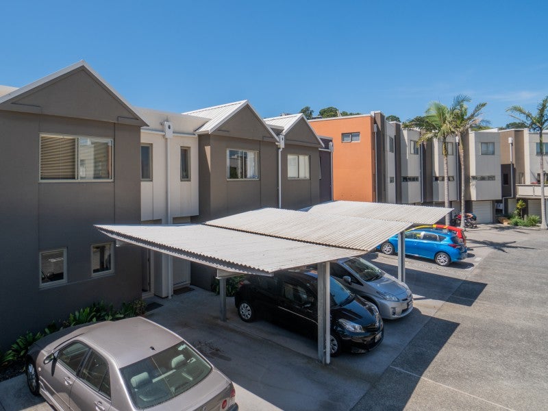 13/21 Hunters Park Drive, Three Kings, Auckland - Carousel 2
