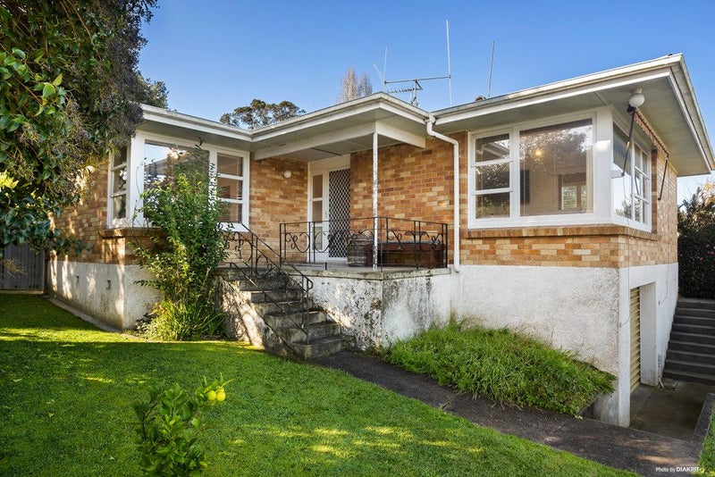 8 Kelvin Place, Hamilton East, Hamilton - Carousel 1