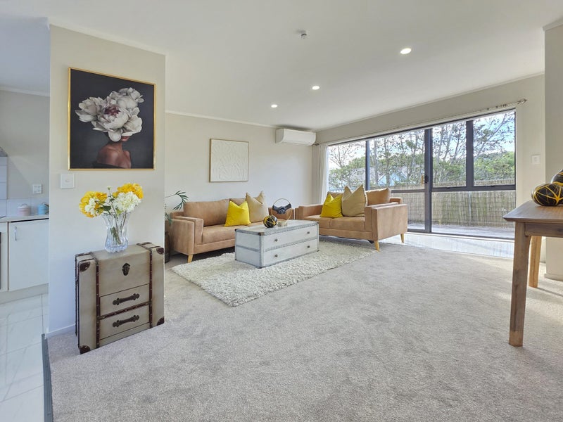 1/5 John Jennings Drive, Oteha, Auckland - Carousel 1