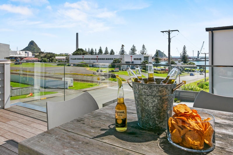 11 Bayly Road, Moturoa, New Plymouth - Carousel 2