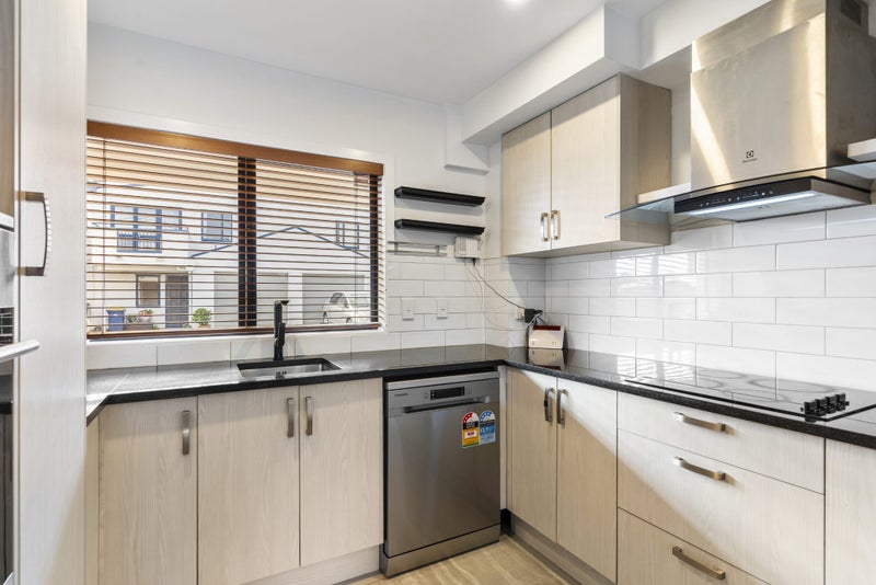 9/70 Fernhill Way, Oteha, Auckland - Carousel 1