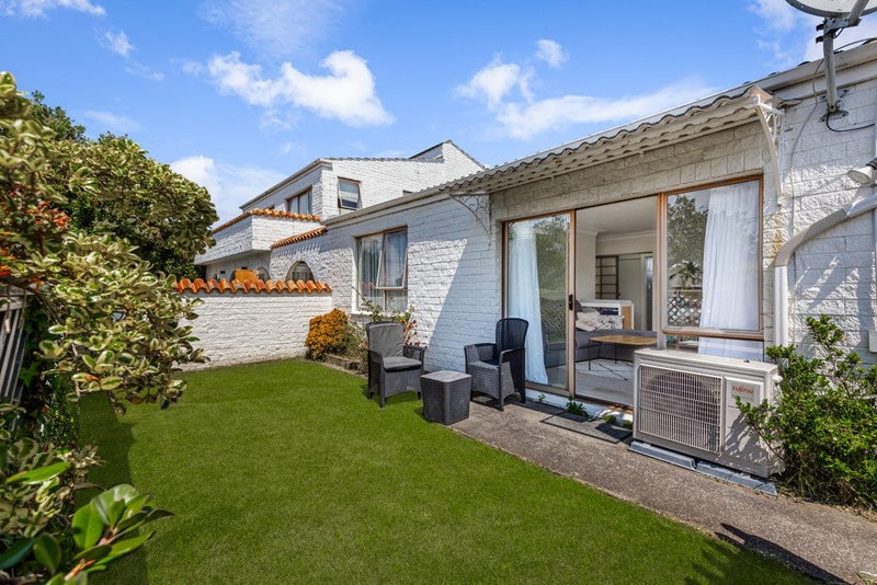 2/1 Akehurst Avenue, New Lynn, Auckland - Carousel 2