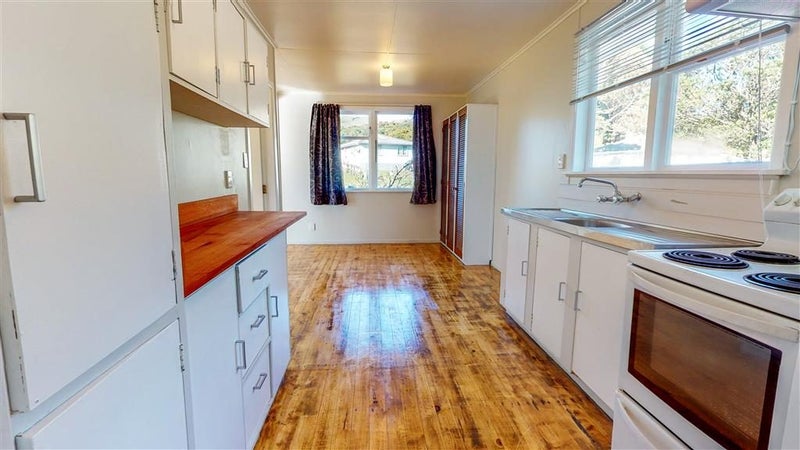 14 Surprise Place, Cannons Creek, Porirua - Carousel 2