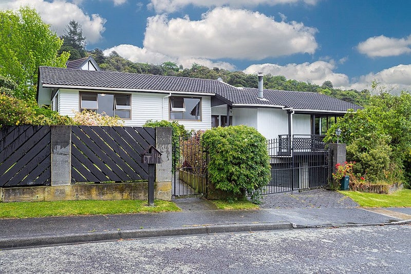 14 Penny Lane, Silverstream, Upper Hutt - Carousel 1