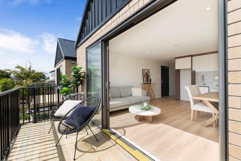 6/8 Baird Street, Howick, Auckland - Carousel 2