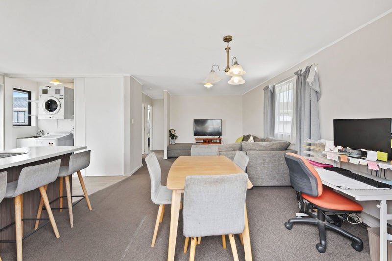 6 Hamblyn Place, Ranui, Auckland - Carousel 1