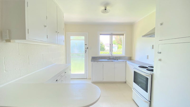 3/90 Owairaka Avenue, Owairaka, Auckland - Carousel 2