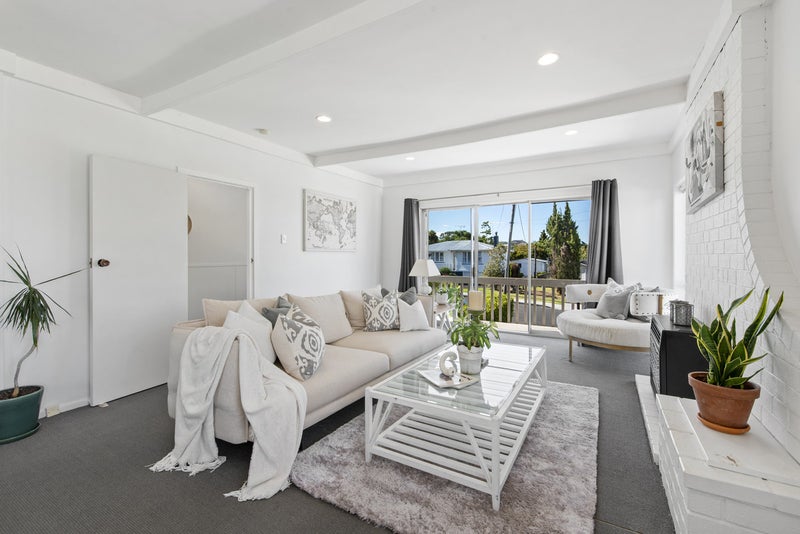 17 Lyndhurst Road, Te Atatu South, Auckland - Carousel 2